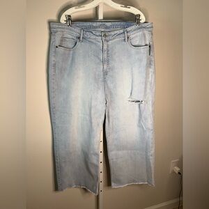 NWT Old Navy Sky-High Wide Leg Distressed Jeans